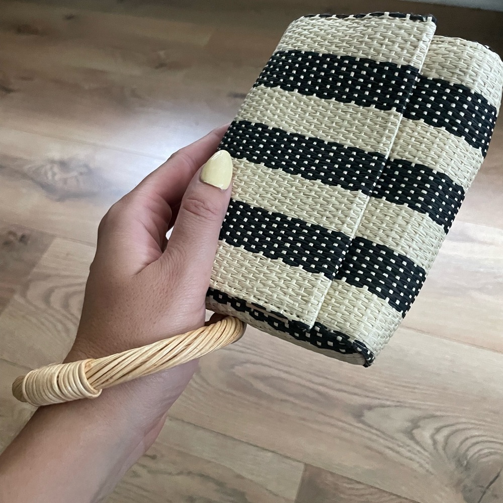Black and Cream Striped Woven Bag - Picture 3 of 6